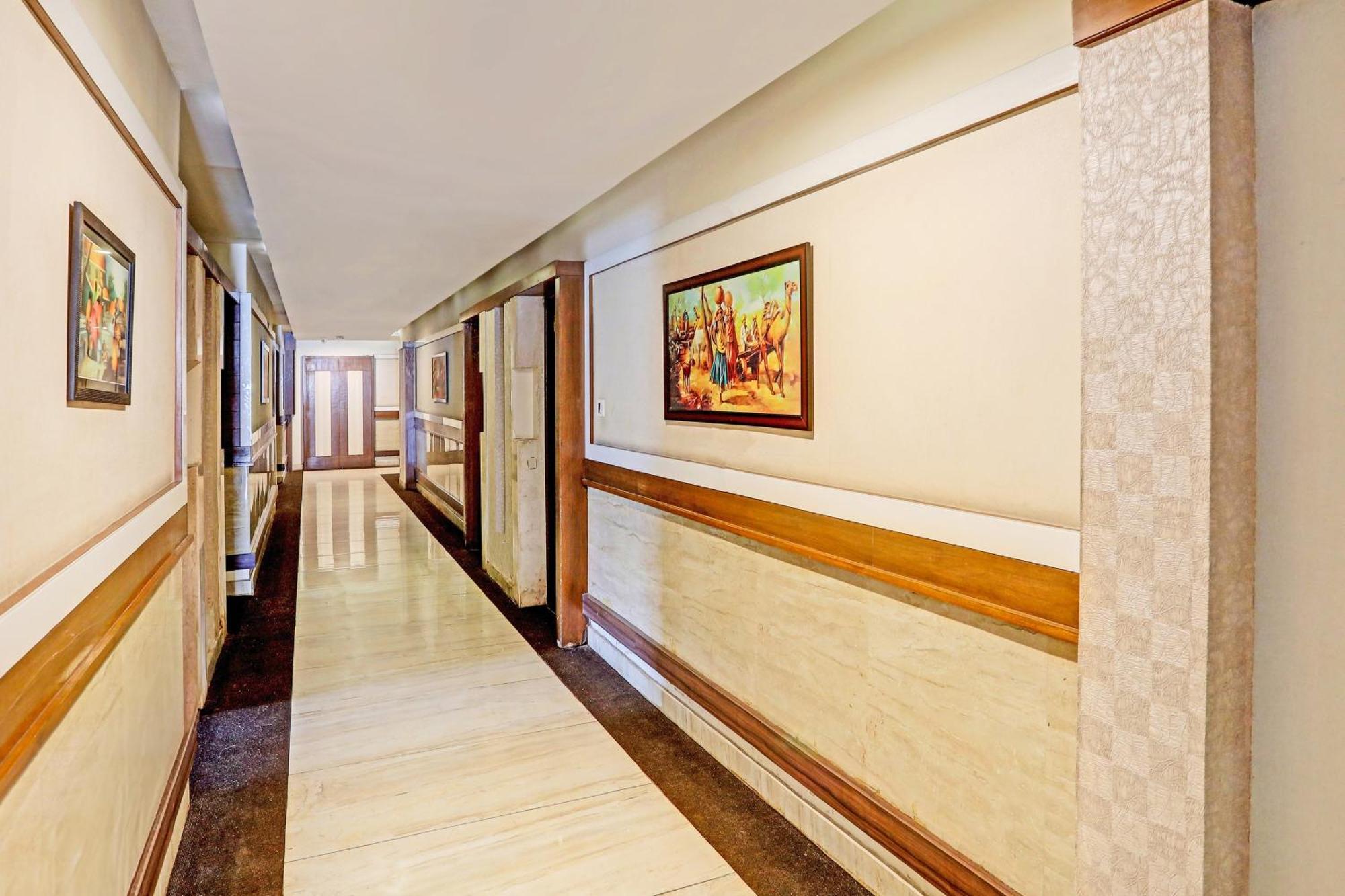 Capital O Surabhi Elite Near Miraj Cinemas - Shalini Shivani Sururnagar エクステリア 写真