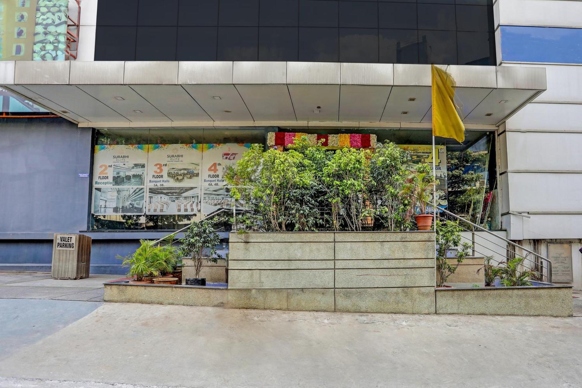 Capital O Surabhi Elite Near Miraj Cinemas - Shalini Shivani Sururnagar エクステリア 写真
