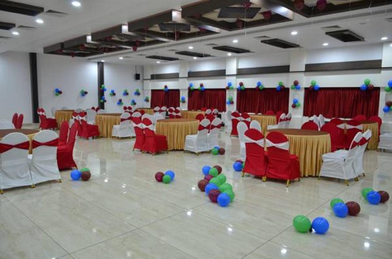 Capital O Surabhi Elite Near Miraj Cinemas - Shalini Shivani Sururnagar エクステリア 写真