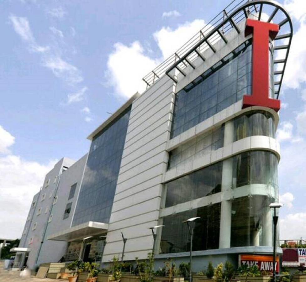 Capital O Surabhi Elite Near Miraj Cinemas - Shalini Shivani Sururnagar エクステリア 写真
